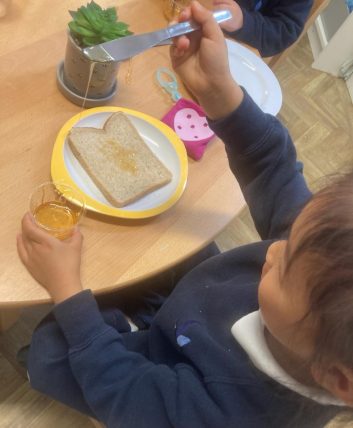 pupil making honey sandwich